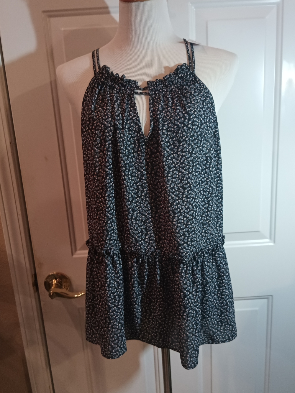 LOFT New Keyhole Cut Out Peplum Top